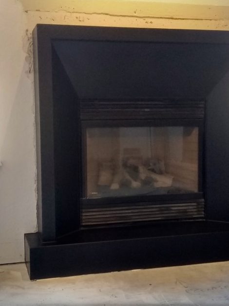 https://acsconcrete.com/wp-content/uploads/2024/06/Black-Modern-surround-4.5-foot-scaled.jpg
